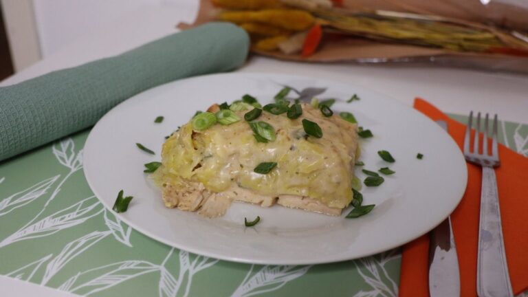 Zapečena piletina s krumpirom i vrhnjem – recept za kompletan ručak