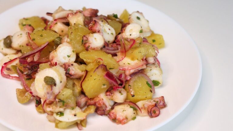 Hobotnica na salatu s krumpirom [Recept]