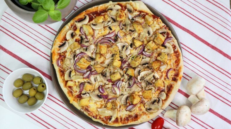 Neodoljiva BBQ pizza s piletinom [Recept]