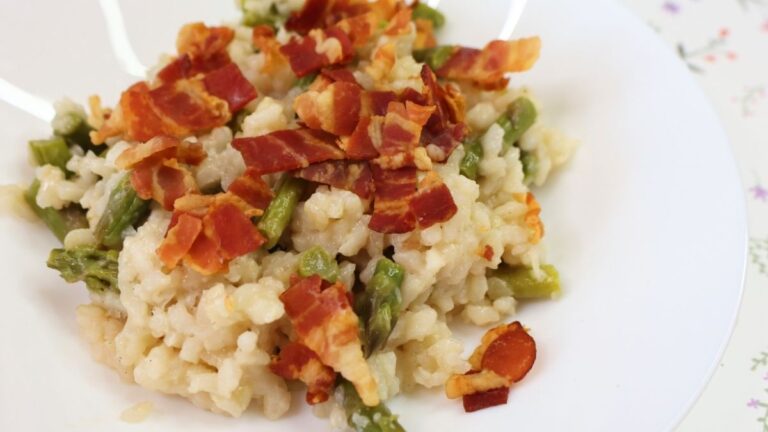 Spremite rižoto sa šparogama i pancetom za neobičan proljetni obrok!